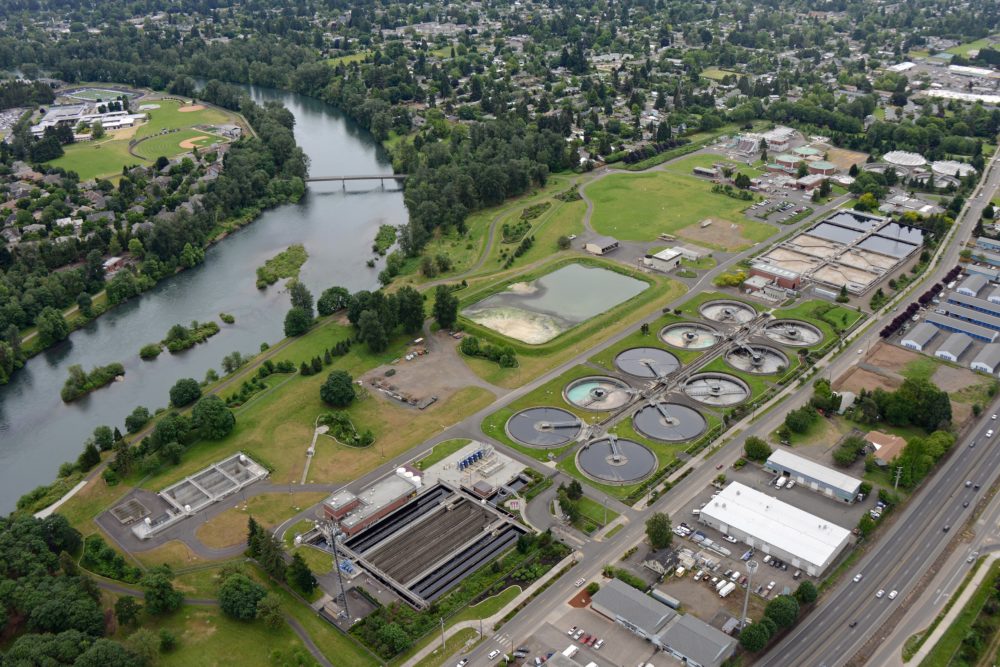 Aerial view of Water Pollution Control Facility and Willamette River